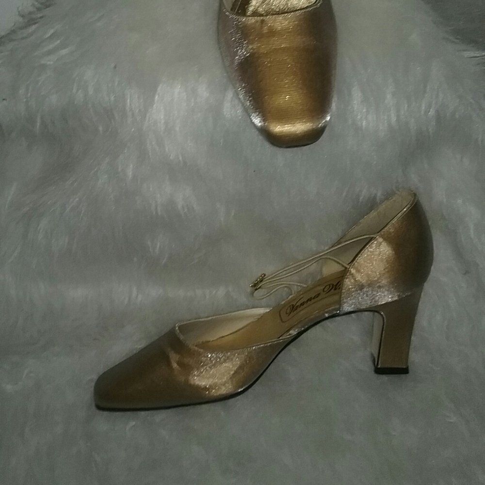 Shoes/VANNA WHITE  sz 6M heel 3"